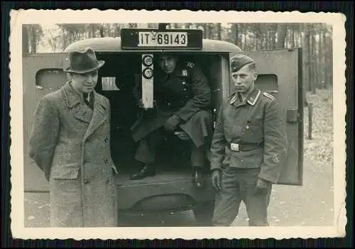 Foto Soldat Luftwaffe PKW IT-69143 Ärmelabzeichen Flugmeldedienst o ähnlich 1941