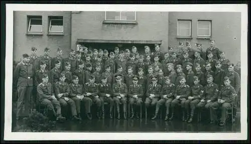 Foto 17x9,5 cm- Soldaten Wehrmacht Luftwaffe Gruppenfoto in der Kaserne um 1940