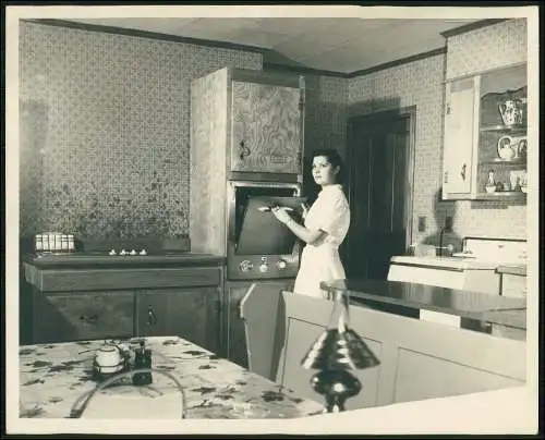 Foto 25x20 cm die deutsche Hausfrau um 1940 in ihrer Küche Backofen