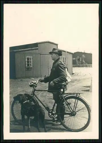 2x Foto Jäger mit Jagdhund Fahrrad Rucksack Jagdflinte