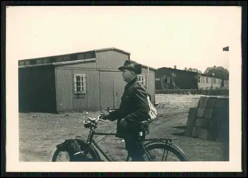 2x Foto Jäger mit Jagdhund Fahrrad Rucksack Jagdflinte