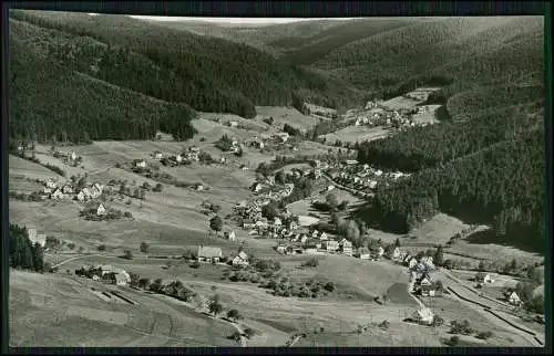 Foto AK Dorf im Schwarzwald Luftbild Fliegeraufnahme wo ???