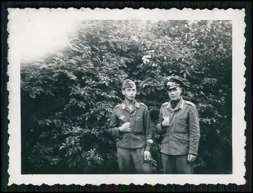 5x Foto Wehrmacht Soldaten Luftwaffe mit Fahrzeug Beute uvm.