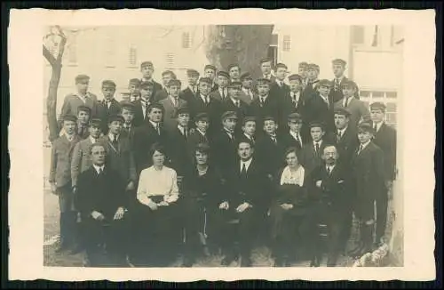 Foto AK Studentika Junge Studenten mit Mütze Gruppenfoto mit Lehrkräfte 1938