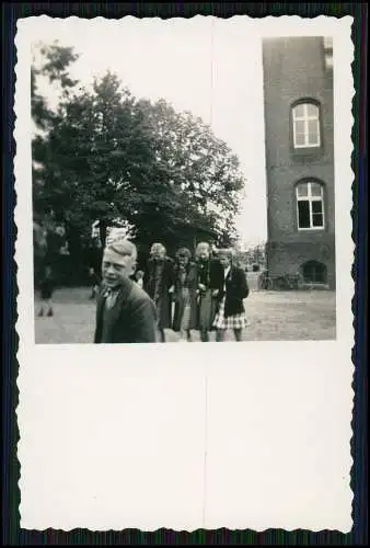 12x Foto Mölln ? im Herzogtum Lauenburg Schule Junge Jungs Lehrer Schulhof 1938