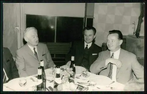 4x Foto AK Mölln Treffen Veranstaltung Anreise PKW Bus junge Damen Herren 1960