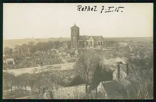 Foto AK 1. WK Rethel Ardennes, Zerstörter Teil um die Kathedrale 1915