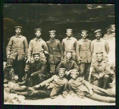 Foto AK Deutsche Soldaten im Lazarett 1.WK Weltkrieg mit Schwestern rotes Kreuz