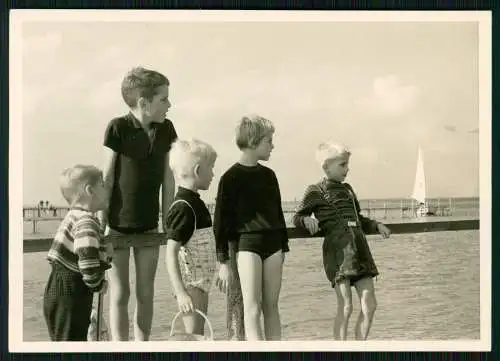 2x Foto AK Kinder Gruppe auf Seebrücke und im Boot Ostseebad Dahme in Holstein