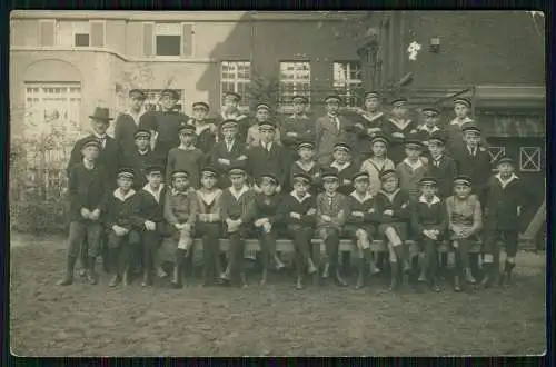 Foto AK Jungs kurze Hose mit einheitlicher Mütze Schule Dortmund Fredenbaum 1928