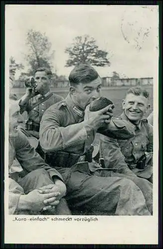 AK - Karo einfach schmeckt vorzüglich - Soldaten Wehrmacht verzehren Kommissbrot