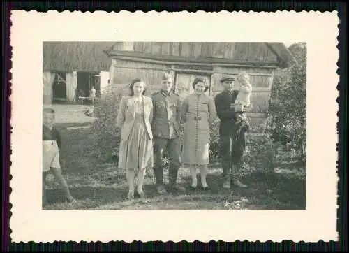 7x Foto Soldaten Wehrmacht Ostfront Vormarsch Brücke Dörfer Quartier bei Bauern