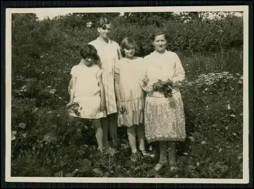 13x alte Foto junge Damen um 1930 schöne Kleider und Röcke elegante Mode