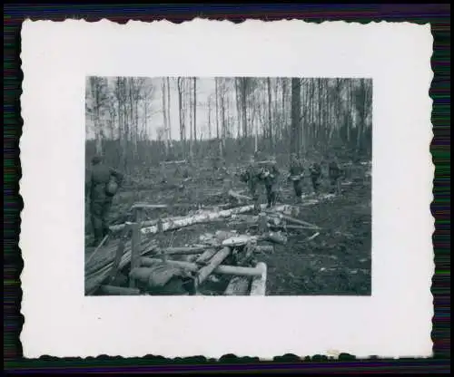 5x Foto Soldaten Wehrmacht Bau Knüppeldamm Holzhäuser Bunker Ostfront 1942