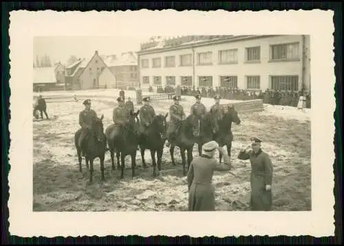 Foto Soldaten mit Pferde Kaserne Niedersachsen Siegerehrung Springreiten 1939