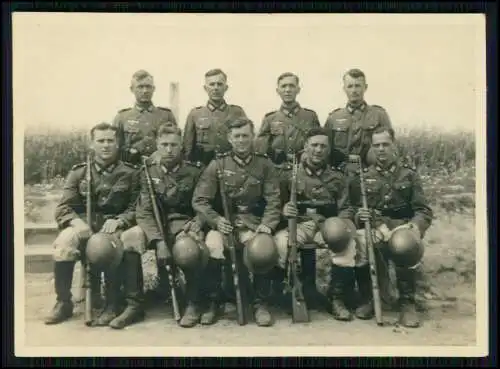 12x Foto Soldaten Wehrmacht Infanterie Regiment im Gelände Karabiner uvm.