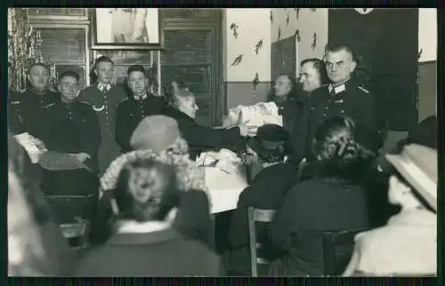 2x Foto AK Duisburg Polizei und Soldaten der Wehrmacht Weihnachten