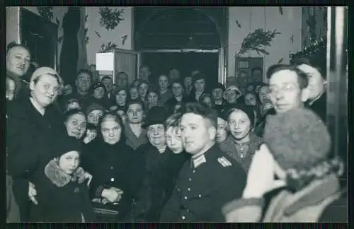 2x Foto AK Duisburg Polizei und Soldaten der Wehrmacht Weihnachten