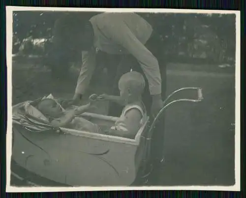 10x Foto lustiger Kinderwagen und Kinder verkleidet Karneval Fasching um 1930