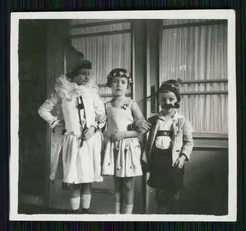 10x Foto lustiger Kinderwagen und Kinder verkleidet Karneval Fasching um 1930