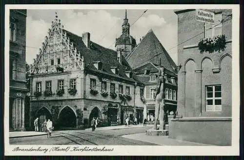 AK Brandenburg an der Havel, Kurfürstenhaus, Straßenpartie, Geschäft J. Neumann