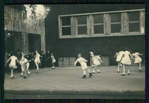 2x Foto Ursula Ante Rollschuh-Club Dortmund Training auf Vereinsgelände 1936-45