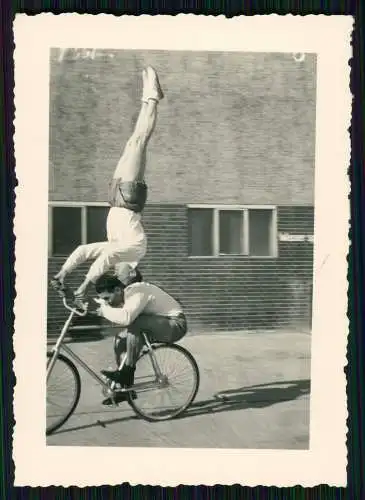 4x Foto Zweier Kunstradfahren Männer 1941 Turnhemd Luftwaffe Wehrmacht Kaserne