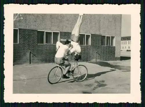 4x Foto Zweier Kunstradfahren Männer 1941 Turnhemd Luftwaffe Wehrmacht Kaserne