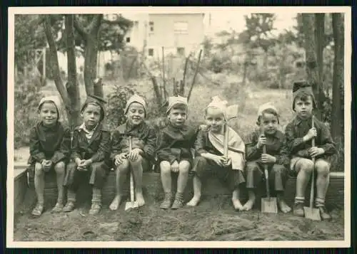 2x Foto Jungs kurze Hose verkleidet sieben Zwerge u. Mädchen Zöpfe Mannheim 1939