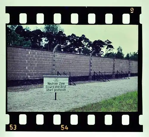 Altes Aquacolor Farb-Dia DDR Berlin neutrale Zone ohne Aufruf scharf geschossen