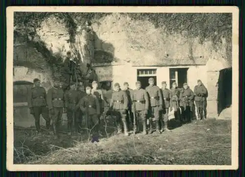 2x Soldaten der Wehrmacht vor Bunker Shelter in Belgien Frankreich 1940-41