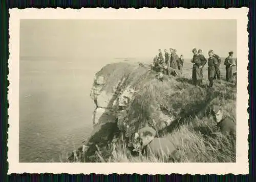 7x Soldaten der Wehrmacht Küste Frankreich Seemine Strand und Steilküste 1940-41