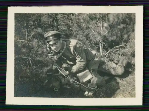 Foto Soldat 1. WK mit Feldfernsprecher Telefon im Felde 1917