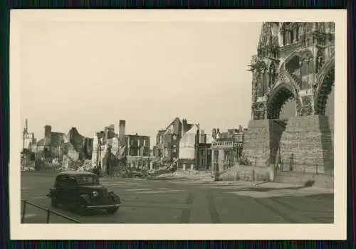 2x Foto Amiens Somme, Kathedrale, Kriegszerstörungen bei der Kirche 1940-41