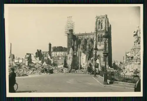 Foto Reims Marne, Kathedrale Kriegszerstörungen bei der Kirche 1940-41