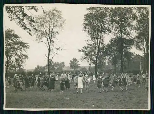 2x Foto Kinder Tanzen Toben auf dem Gelände Grüne Tanne in Dortmund Eving 1930