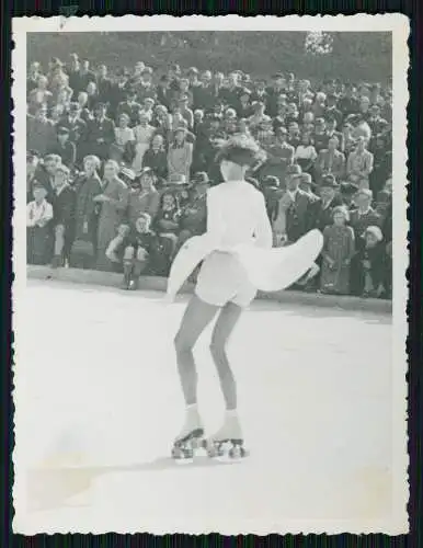 2x Foto Ursula Ante Rollschuh-Club Dortmund Training auf Vereinsgelände 1936-45