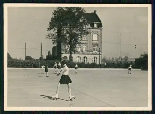 2x Foto Ursula Ante Rollschuh-Club Dortmund Training auf Vereinsgelände 1936-45