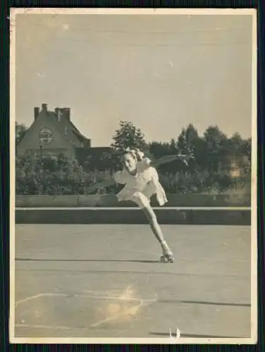 2x Foto Ursula Ante Rollschuh-Club Dortmund Training auf Vereinsgelände 1936-45