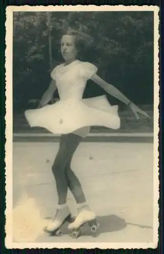 2x Foto Ursula Ante Rollschuh-Club Dortmund Training auf Vereinsgelände 1936-45