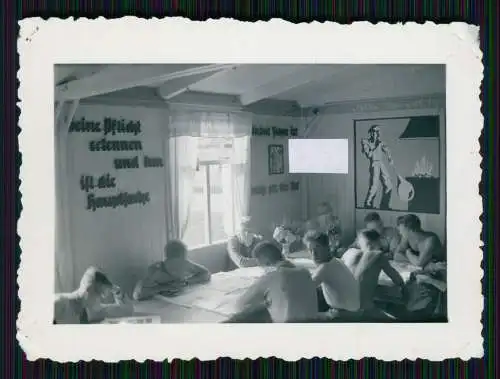 3x Foto lustige Soldaten viel Spaß auf der Stube und draußen 1939