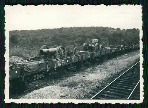 6x Foto zerstörter Bahnhof Luftangriff Pak Geschütz auf Güterwaggons