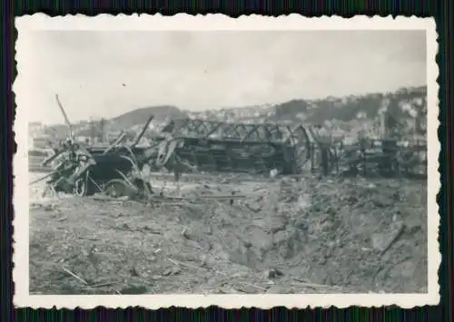 6x Foto zerstörter Bahnhof Luftangriff Pak Geschütz auf Güterwaggons