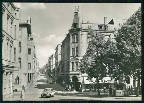 Foto AK Schwerin am Ziegenmarkt Geschäfte DDR Autos Mecklenburg Vorpommern