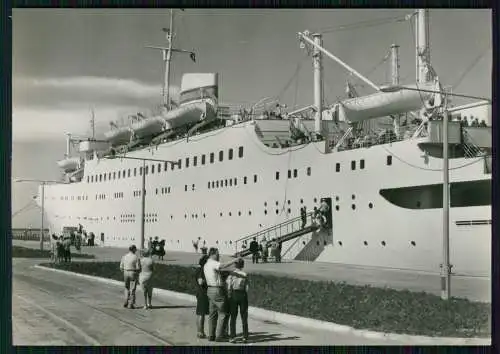 Foto AK Warnemünde Rostock FDGB Urlauberschiff MS Völkerfreundschaft am Kai