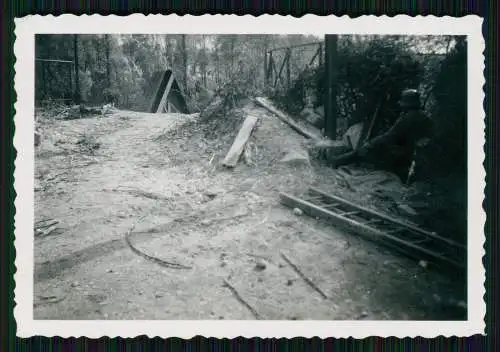 4x Foto Westfront zerstörte Brücke Soldat Wehrmacht beobachtet mit Fernglas