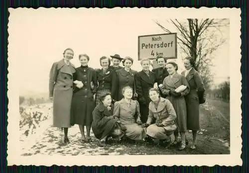 2xFoto Petersdorf Nordhausen Thüringen lustige Damen 1936 Schild Petersdorf 4 km