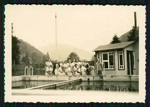 2xFoto Petersdorf Nordhausen Thüringen lustige Damen 1936 Schild Petersdorf 4 km