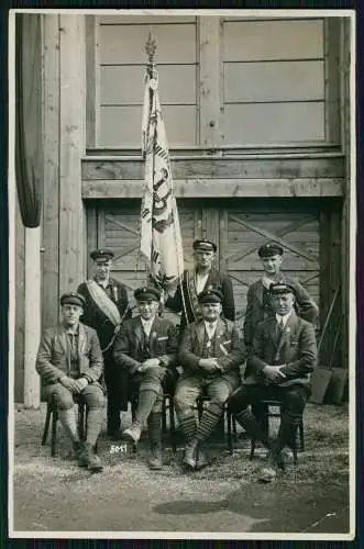 Foto Musikverein Sachsen Tracht Standarte 1930 Mütze Aufschrift Sächsischer S.H.