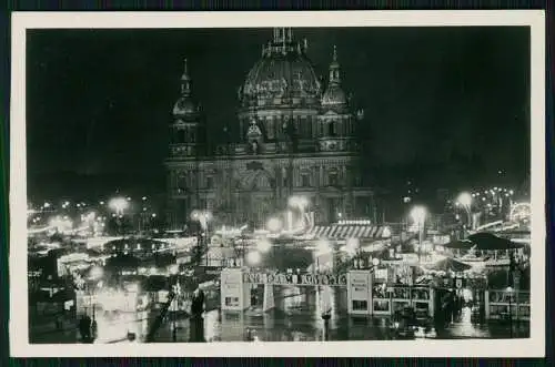 Foto AK Berlin, Weihnachtsmarkt bei Nacht, Blick zum Berliner Dom 1937 gelaufen